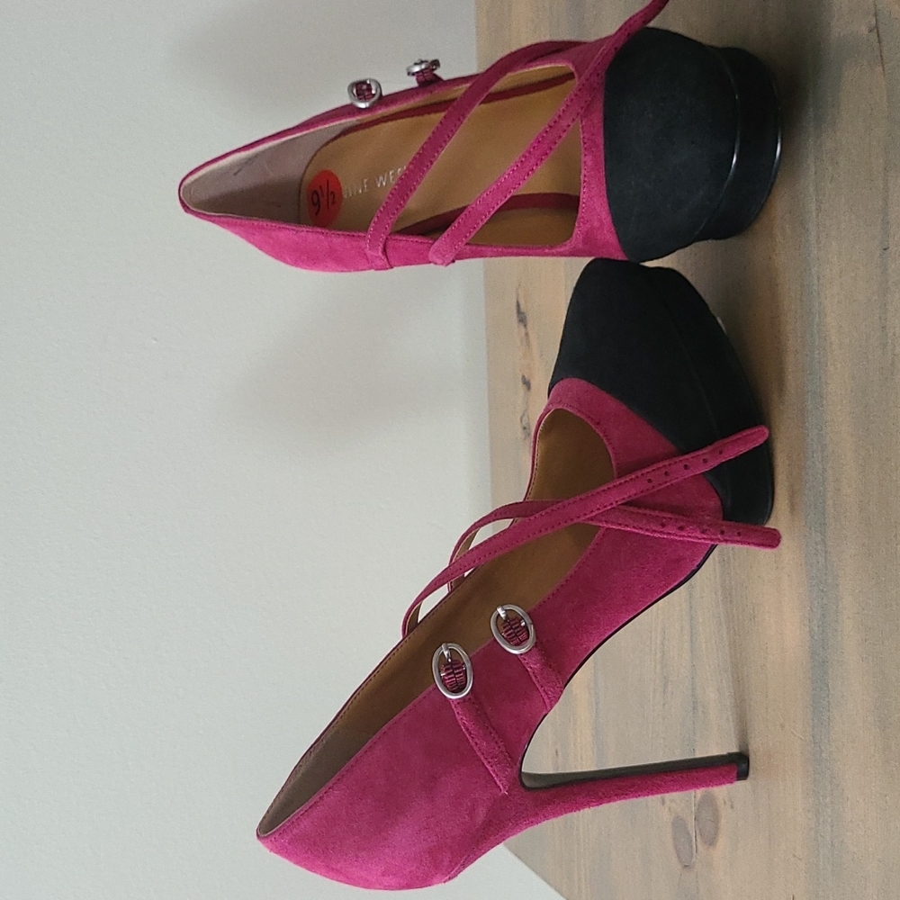 New no Box. Nine West Suede Argile Platform Pumps. Fuschia & Black. Size 9.5